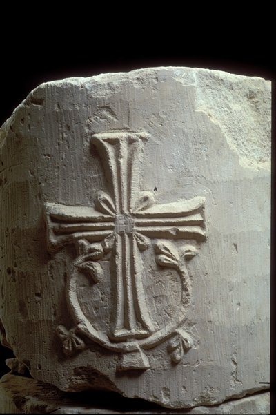 Capitel de una iglesia bizantina temprana en Nizanah, norte del Negev de Byzantine